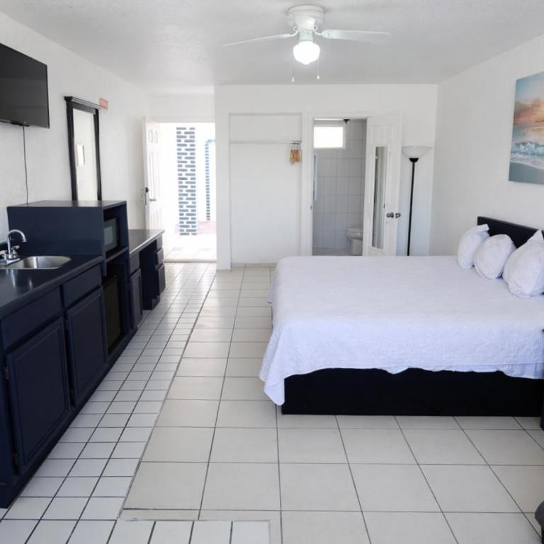Playa Inn Rocky Point - King Suite - 1
