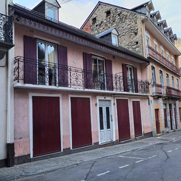 Appartement avec Balcon et Wi-Fi au Centre de Cauterets - FR-1-812-65 - Apartment - 10