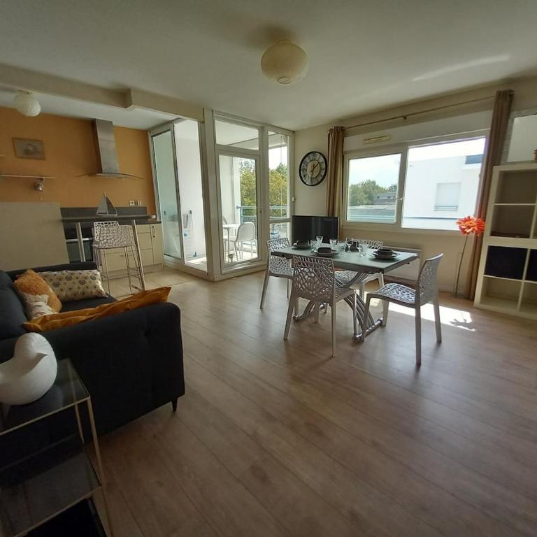 La Belle Huguenotte - One-Bedroom Apartment - 16