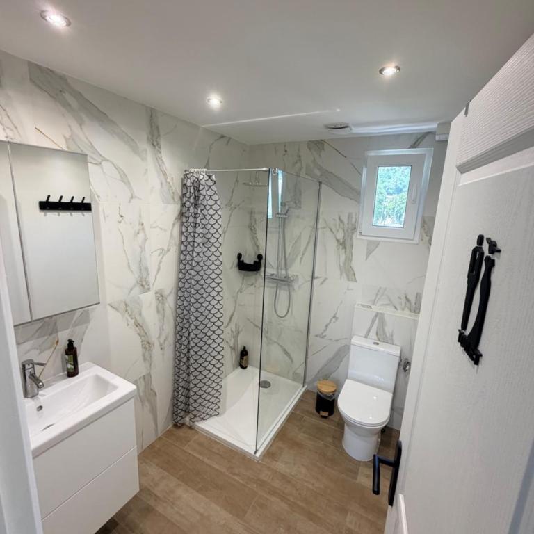 Haut de maison niçoise - Calme, Charme et Vu Dégagée sur les Collines - Appartement 2 Chambres - 9