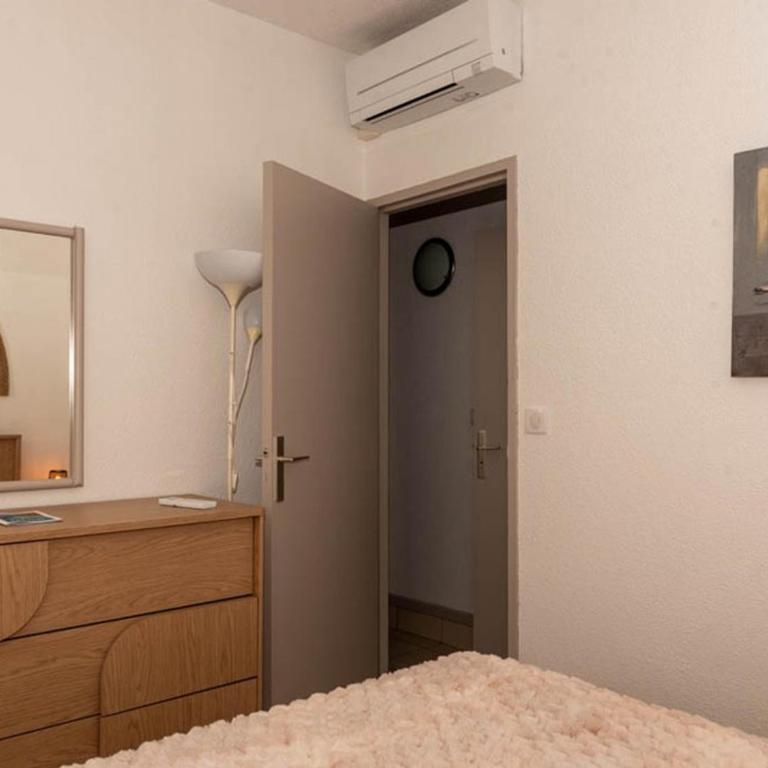 T2 cabine au Lavandou pour 4, proche plage, climatisation, parking privé - FR-1-803-66 - Apartment - 10