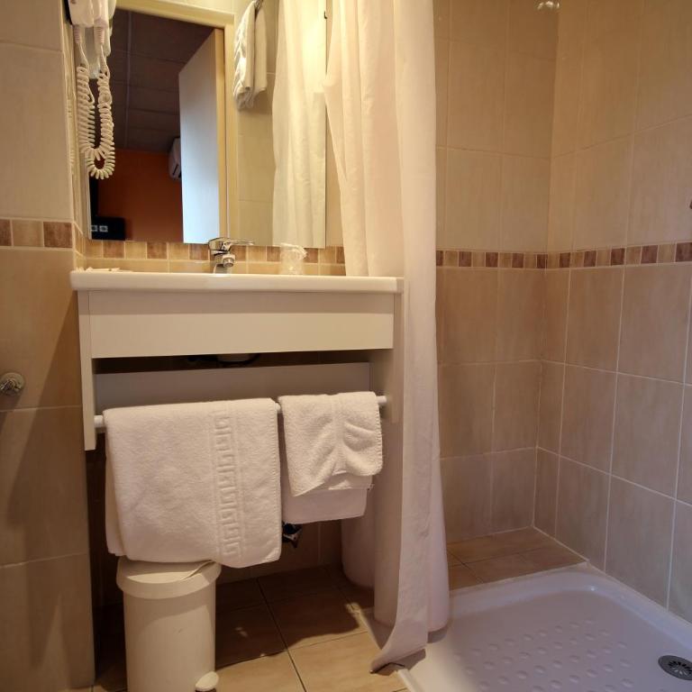 Hôtel Des Trois Gares - Chambre Lits Jumeaux - 2