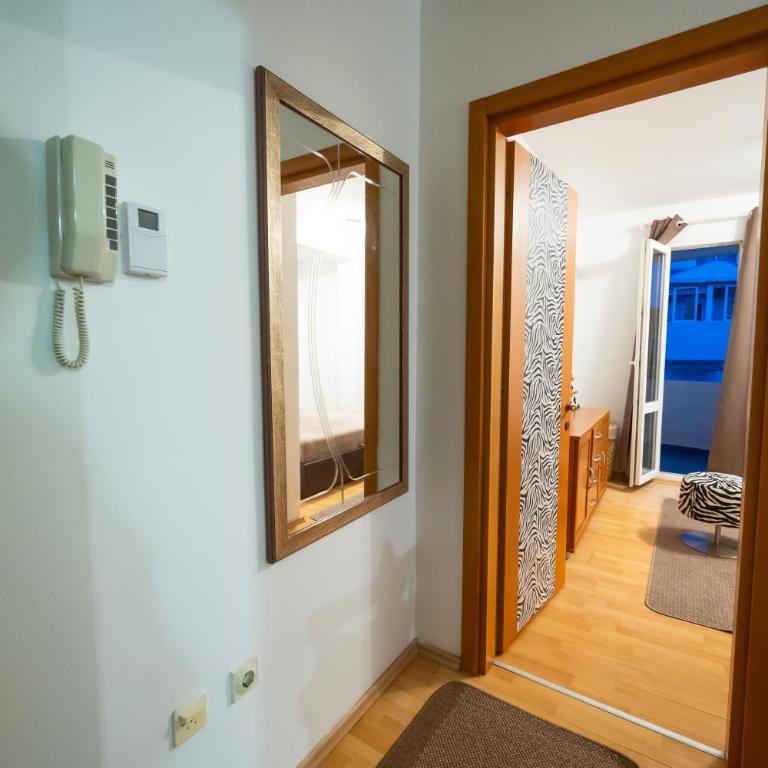 Golden Light Seaside Apartment - One-Bedroom Apartment - 11