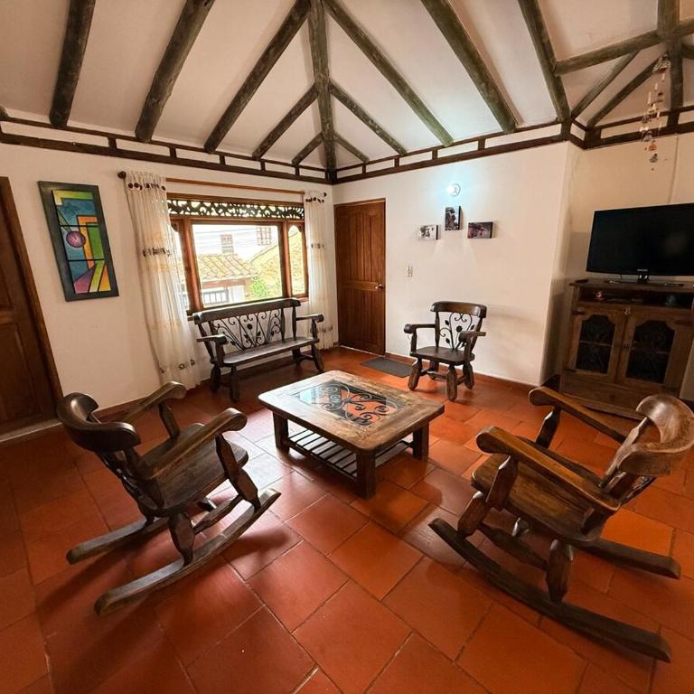 Apto 12 pax - Cerca a la Plaza - Parqueadero - Apartamento - 4