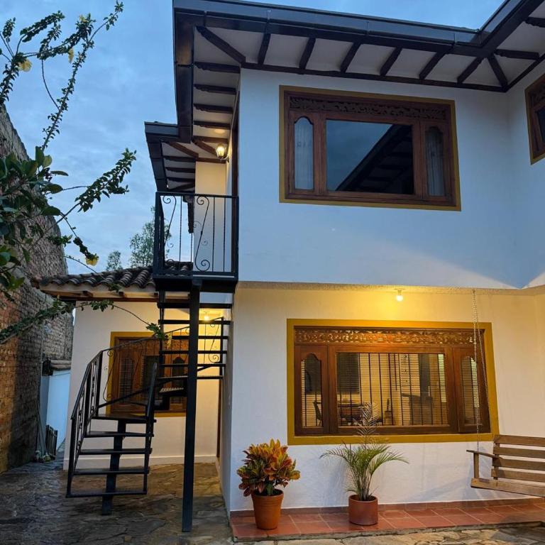 Apto 12 pax - Cerca a la Plaza - Parqueadero - Apartamento - 23