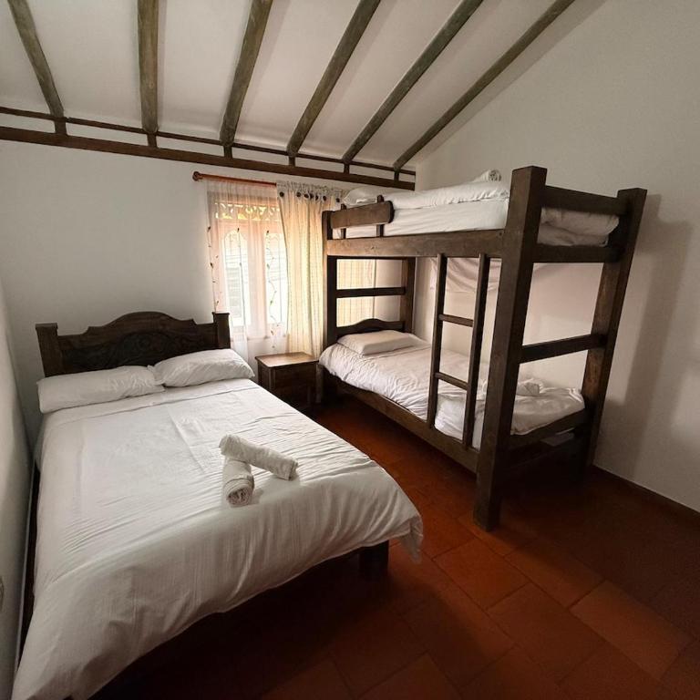 Apto 12 pax - Cerca a la Plaza - Parqueadero - Apartamento - 27
