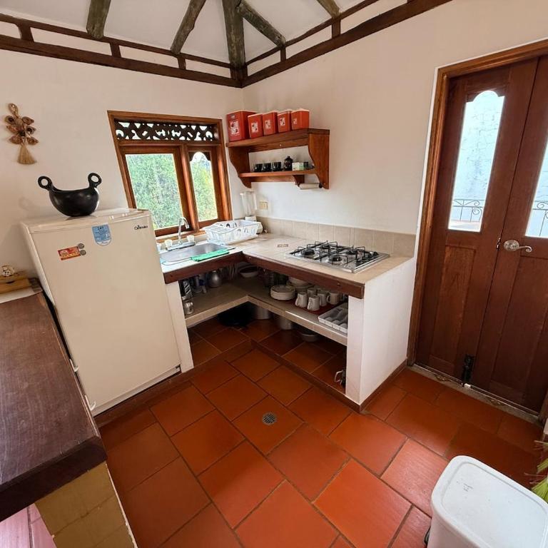 Apto 12 pax - Cerca a la Plaza - Parqueadero - Apartamento - 32