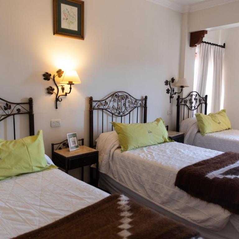 Hotel Asturias - Classic Triple Room - 2