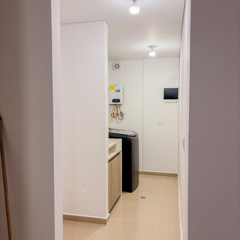 Modern 3BR AC Apt 10min Poblado w Parking view - Apartamento - 40