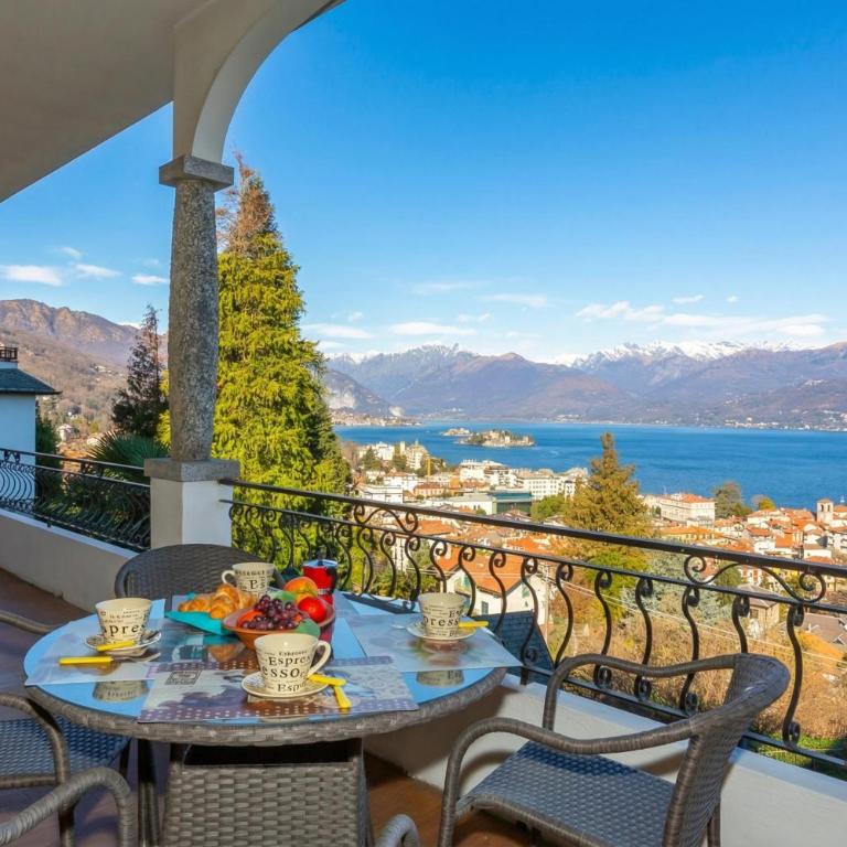 La Rosa Dei Venti Lake View Terrace - Happy Rentals - Two-Bedroom Apartment - 1