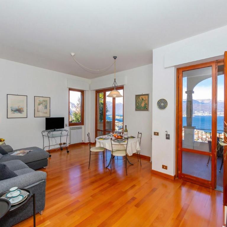 La Rosa Dei Venti Lake View Terrace - Happy Rentals - Two-Bedroom Apartment - 11