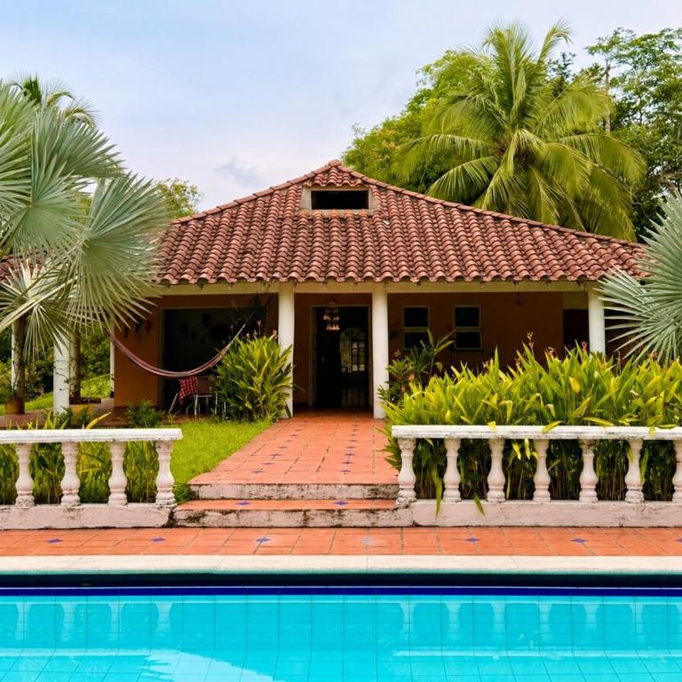 Villa Familiar con Piscina Privada, 8 min de Hacienda Nápoles, Santorini, Rio Claro - Villa con piscina privada - 1