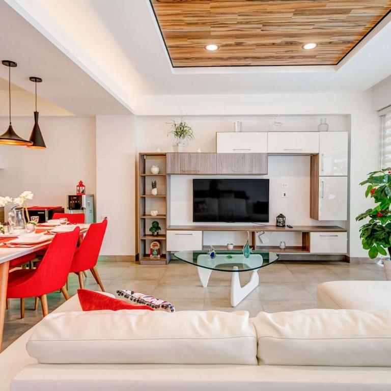 Vibrant Condo By 5Th Ave Roof Pool Gym Bbq - Two-Bedroom Apartment with Balcony - 1
