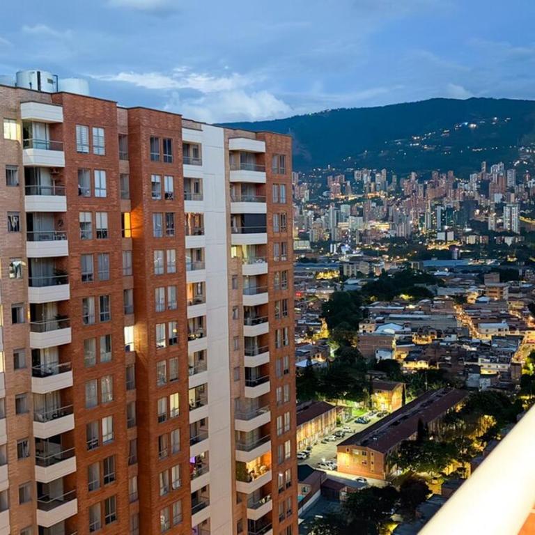 3br apto with pool, gym, sauna, 10 min Provenza - Apartamento - 4