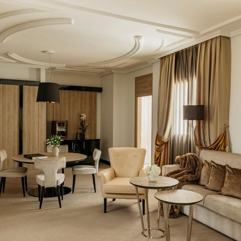 Palacio de los Duques, a Gran Meliá Hotel - The Leading Hotels of the World - Suite Principal Red Level - 1