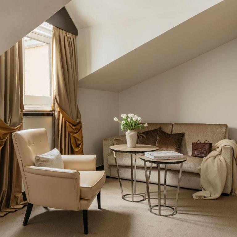 Palacio de los Duques, a Gran Meliá Hotel - The Leading Hotels of the World - Suite de 3 dormitorios - Planta Red - 3