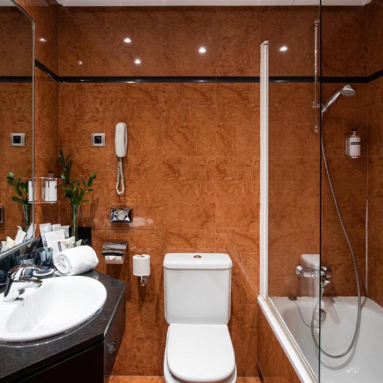 Hotel Madrid Plaza España, Affiliated by Meliá - Standard Room - 4