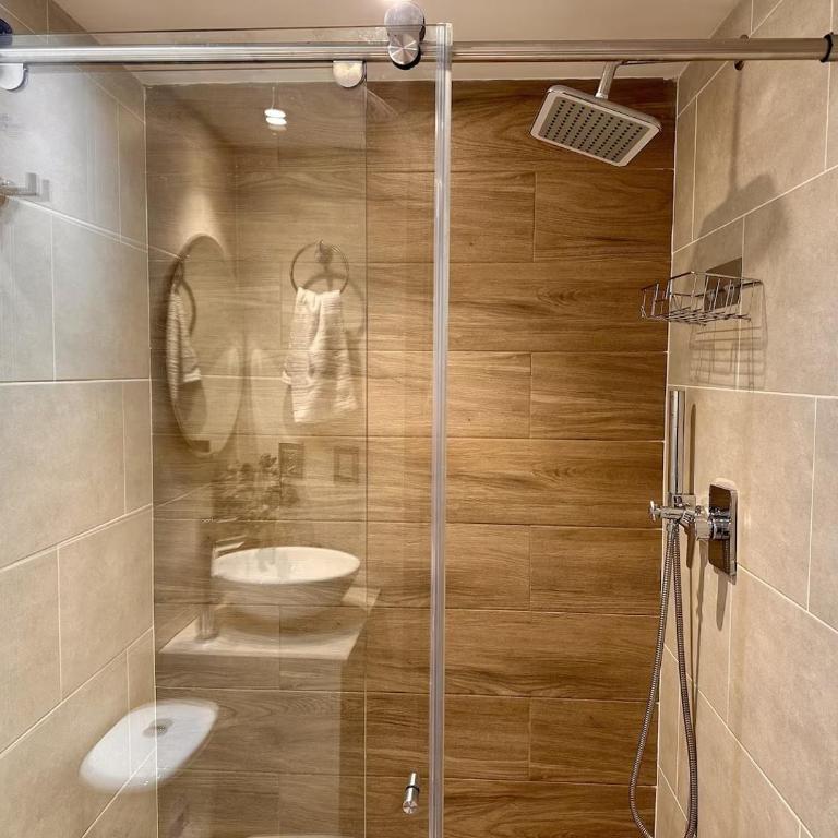 Lujo y confort frente clínicas - AC y Balcón - Two-Bedroom Apartment - 3