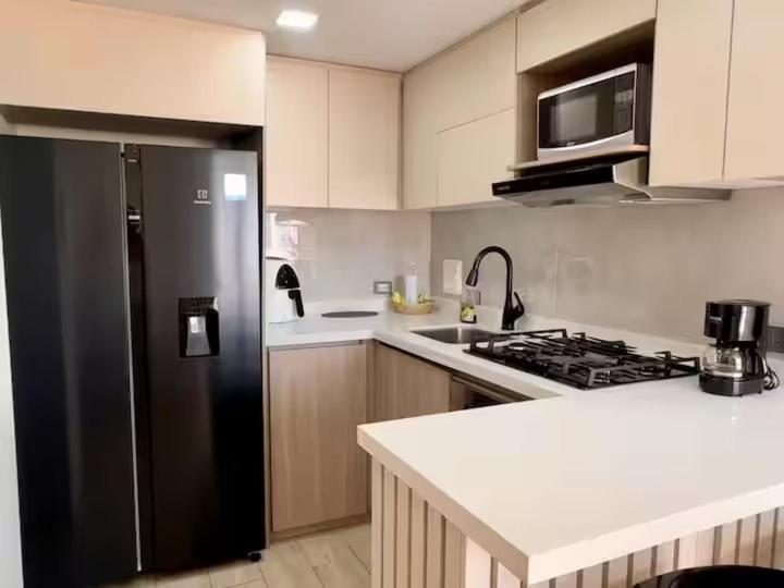 Lujo y confort frente clínicas - AC y Balcón - Two-Bedroom Apartment - 14