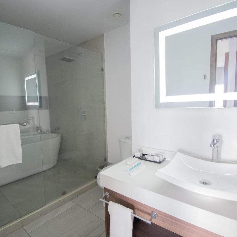 Wyndham Puebla Angelopolis - Suite con 2 camas grandes - No fumadores - 3