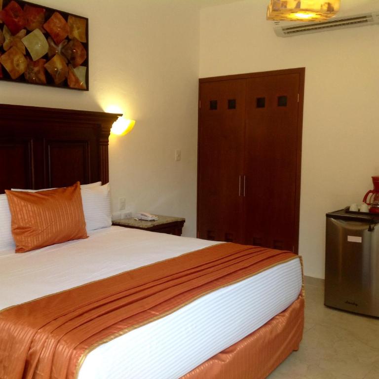 Hotel Las Golondrinas - Deluxe King Room - 13