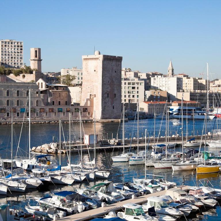 Novotel Marseille Vieux Port - Chambre Lit Queen-Size de Luxe avec Vue sur le Port - 7