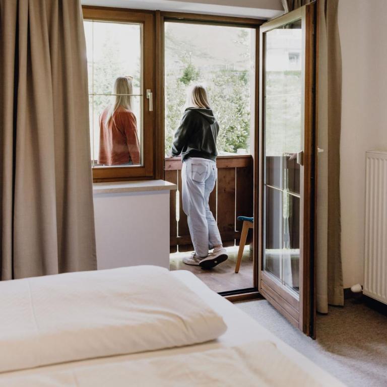 Hotel Dorfcafe Unken - Doppelzimmer mit Balkon - 9