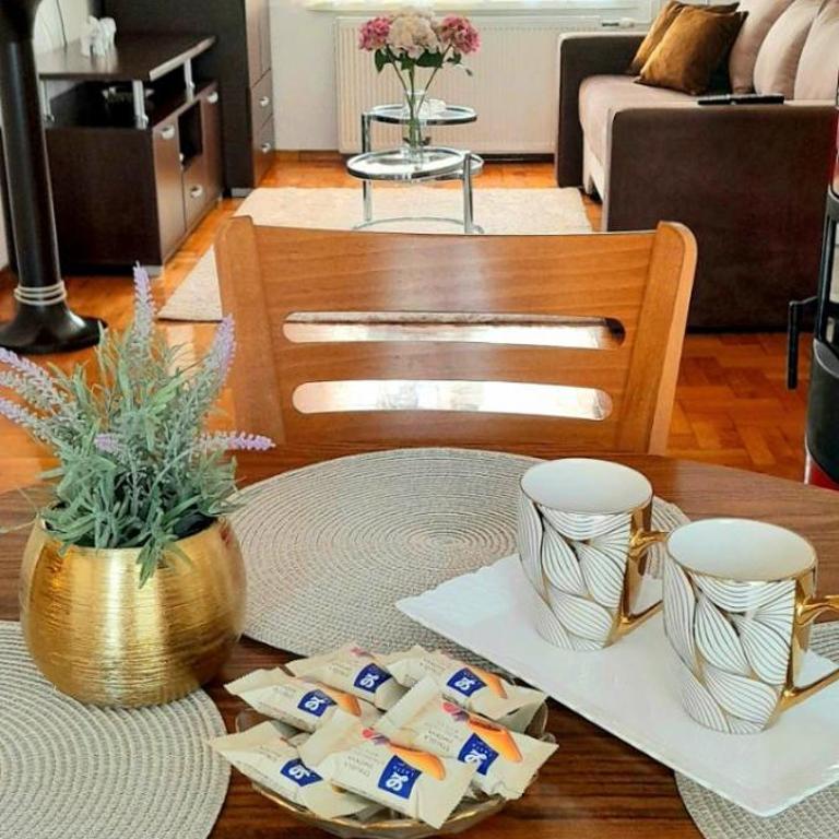 Apartman Layla - Two-Bedroom Apartment with Garden View - 1
