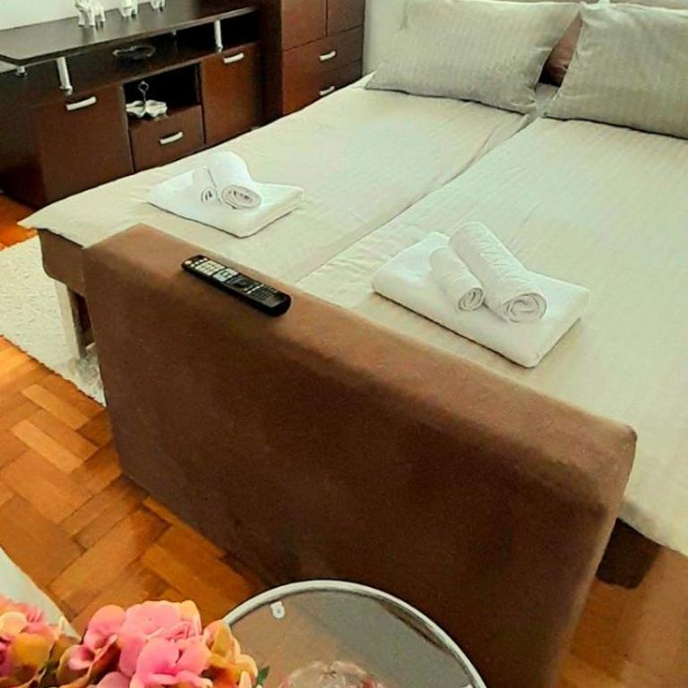 Apartman Layla - Two-Bedroom Apartment with Garden View - 10
