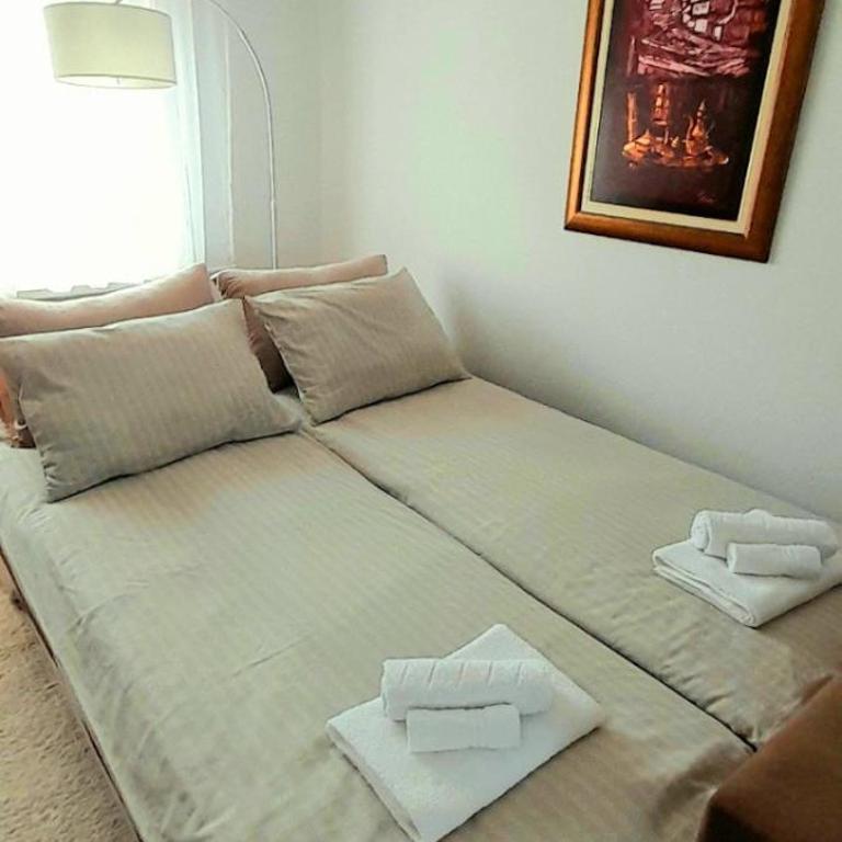 Apartman Layla - Two-Bedroom Apartment with Garden View - 12