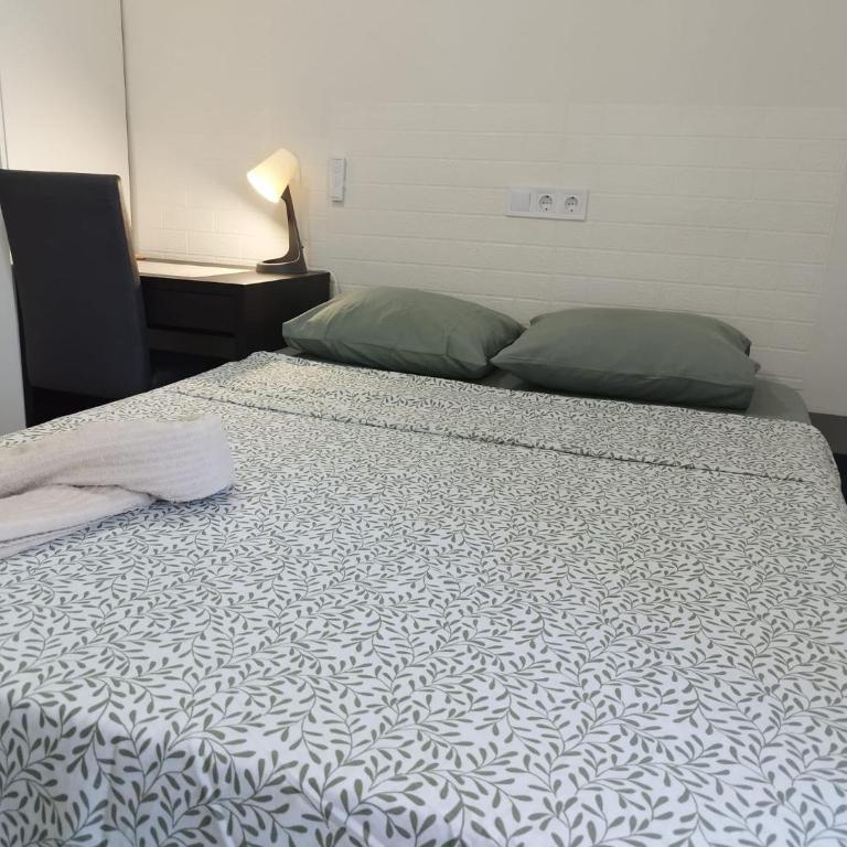 Cozy Guest Room in Modern Madrid Flat - Perfect for Digital Nomads - Single Room - 48