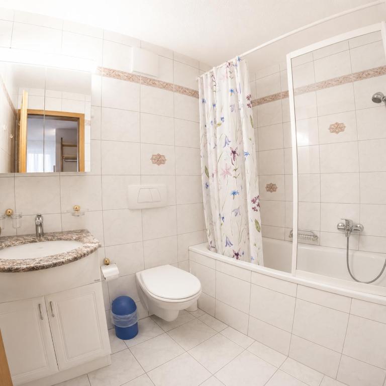Residenz Darianne Leukerbad - Apartment mit 1 Schlafzimmer, Balkon und Bergblick - 3