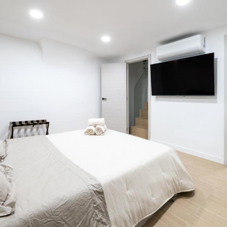 Rosales Suites - Suite with Balcony - 2