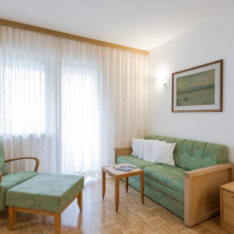 Landhaus Fux - Familienzimmer mit Bergblick - 1
