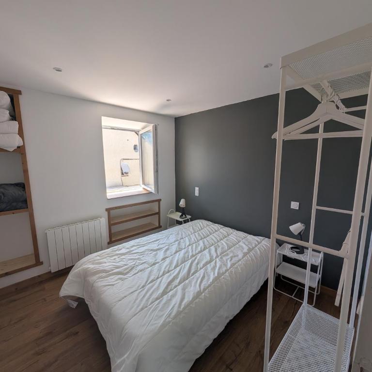 Appartement Daday- centre Bourg- 4-6 couchages - Appartement 2 Chambres - 2