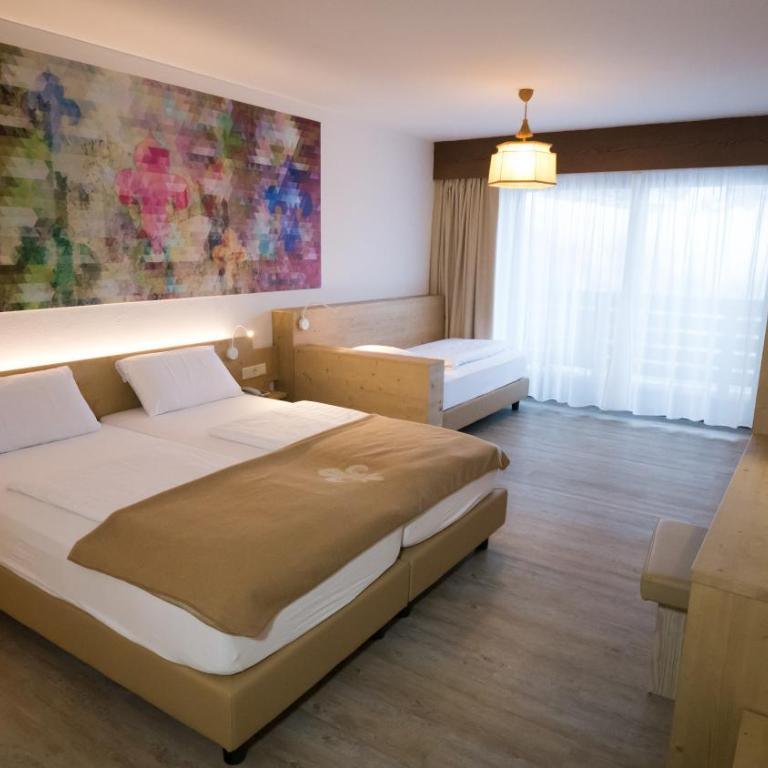Family Hotel Schloss Rosenegg - Standard Dreibettzimmer - 2
