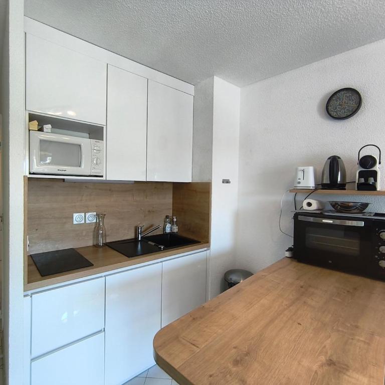 Studio cabine, Plage à 5 min, loggia et parking - Appartement 1 Chambre - 12