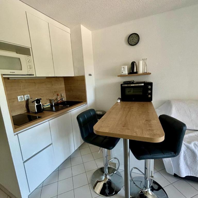 Studio cabine, Plage à 5 min, loggia et parking - Appartement 1 Chambre - 13