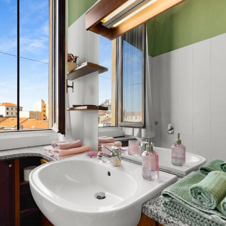 M4 Duomo and Centrale - Wi-Fi and AC - One-Bedroom Apartment - 27