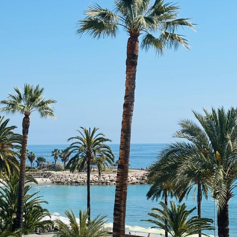T2 VUE MER Exceptionnelle PARKING Privé Menton Centre - Appartamento con 1 Camera da Letto - 2