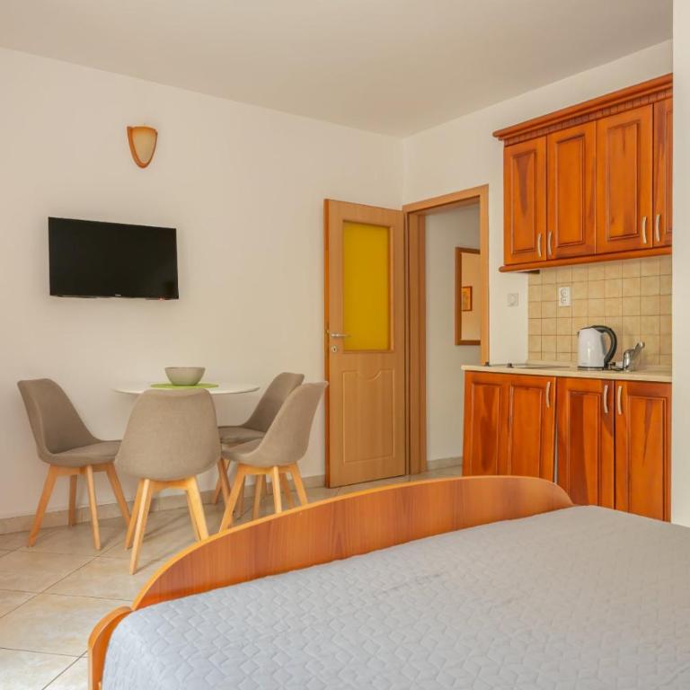 Apartmani Aleks - Četvorokrevetna Soba - 13