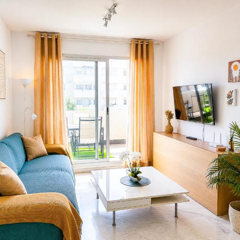 Apartamento familiar con vistas al mar, piscina en Mijas Costa - Apartamento de 2 dormitorios - 1