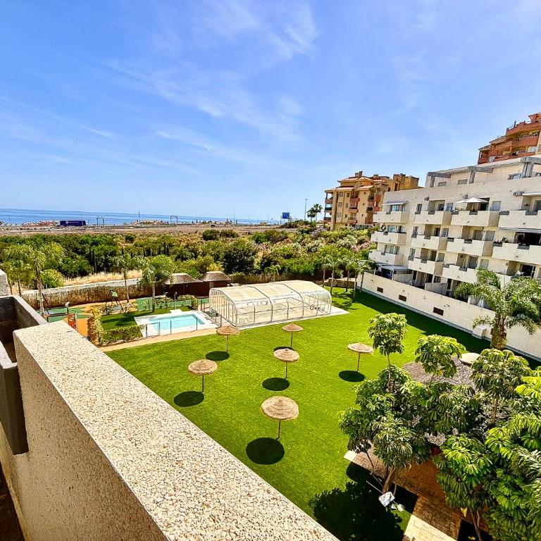 Apartamento familiar con vistas al mar, piscina en Mijas Costa - Apartamento de 2 dormitorios - 9