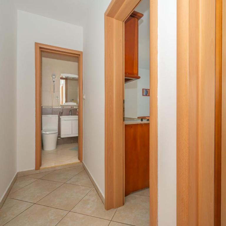 Apartmani Aleks - Porodična Soba sa Terasom - 8
