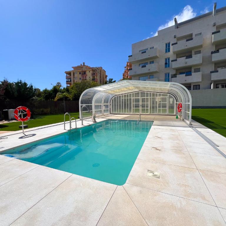 Apartamento familiar con vistas al mar, piscina en Mijas Costa - Apartamento de 2 dormitorios - 11