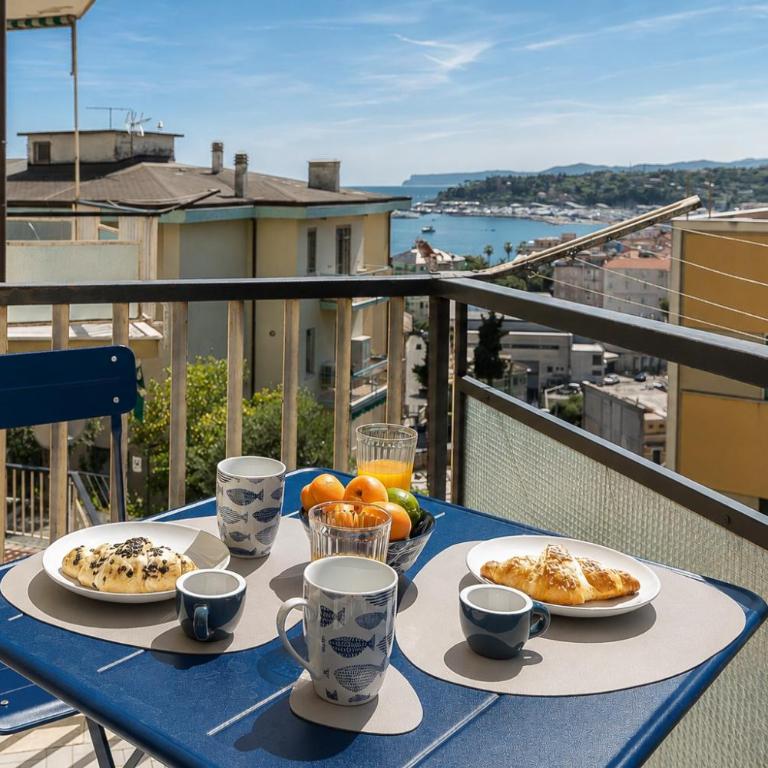 "Casa Marina" giardino privato e posto auto - Apartamento de 2 dormitorios con balcón y vistas al mar - 2