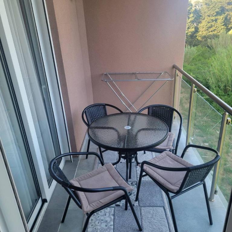 Renting Apartments Ulcinj - One-Bedroom Apartment - 12