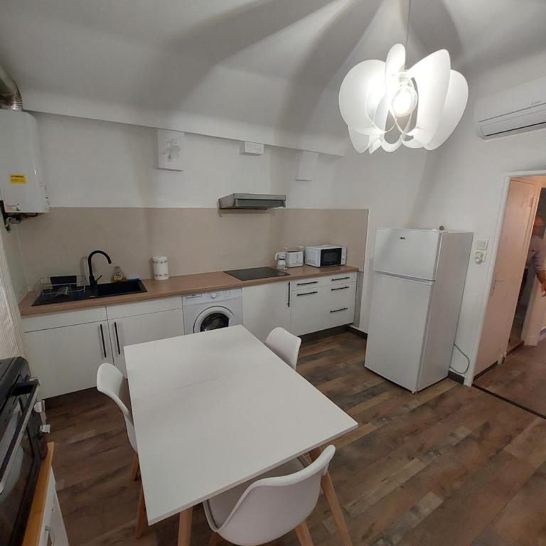 VIEILLE VILLE Appartement Rue Piétonne & Mer - One-Bedroom Apartment - 13