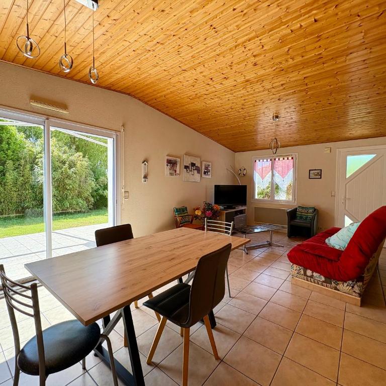 Maison 2 chambres proche plage et commerces, terrasse couverte - FR-1-323-284 - Maison de Vacances - 29