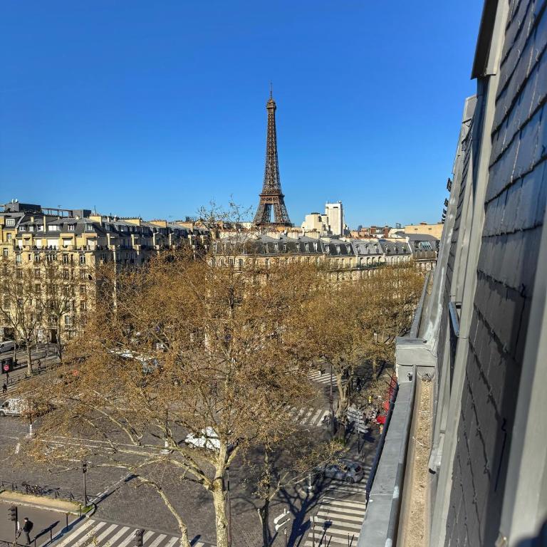 Eiffel Yard Hotel - Junior Suite - Eiffel Tower Side View - 11
